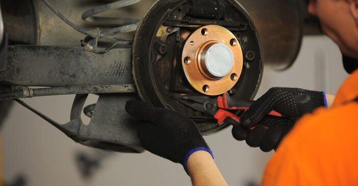 Wie problematisch ist es, selber zu reparieren: Bremsbacken beim VW Saveiro V (5U8, 5U9) 1.6 2015 auswechseln – Downloaden Sie sich bebilderte Tutorials