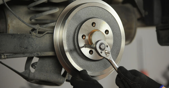 Hvor lang tid tager en udskiftning: Bremsetromler på VW POLO - informativ PDF-manual