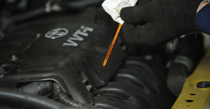 How to change Oil Filter on Corolla E30 1975 - free PDF and video manuals