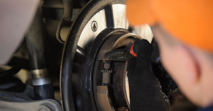 Substituindo Rolamento da Roda em Mercedes C197 SLS AMG 2020 6.2 (197.377) por si mesmo