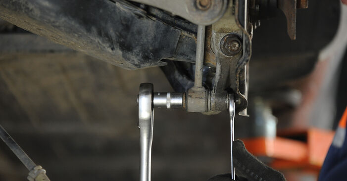 Tauschen Sie Radlager beim MERCEDES-BENZ SLS AMG (C197) Electric Drive 2013 selbst aus