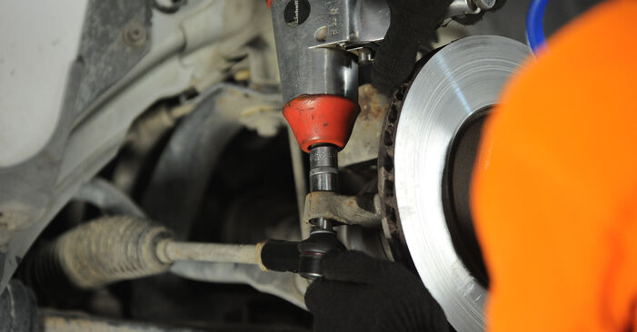 Step-by-step recommendations for DIY replacement Ford Focus Mk2 2008 1.6 Ti Track Rod End