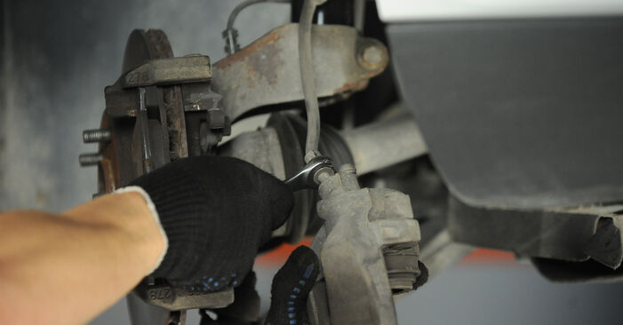 Stufenweiser Leitfaden zum Teilewechsel in Eigenregie von Ford Kuga Mk1 2011 2.0 TDCi Bremssattel