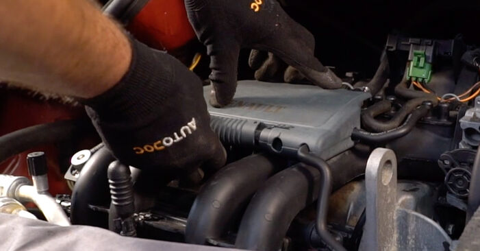 RENAULT DOKKER 1.6 Spark Plug replacement: online guides and video tutorials
