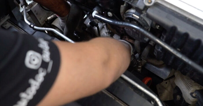 Vanskelighetsgrad: Bytte av Tennplugger på Mercedes S211 E 200 1.8 Kompressor (211.242) 2009 – last ned illustrert veiledning