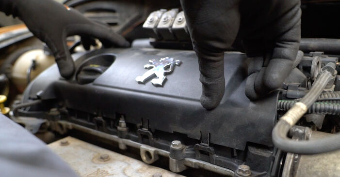 Priporočila korakov za DIY zamenjavo Citroen DS3 Cabrio 2014 1.2 THP 110 Vzigalna svecka