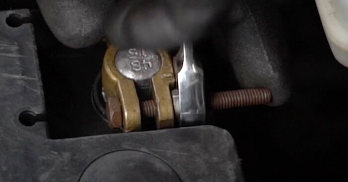 Kako težko to naredite sami: Vzigalne svecke zamenjava na Peugeot 405 Saloon 1.8 1998 - prenesite slikovni vodnik