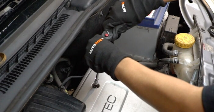 VAUXHALL Corsa Mk1 (B) Hatchback (S93) 1.5 D Świece iskrowe wymiana: przewodniki online i samouczki wideo