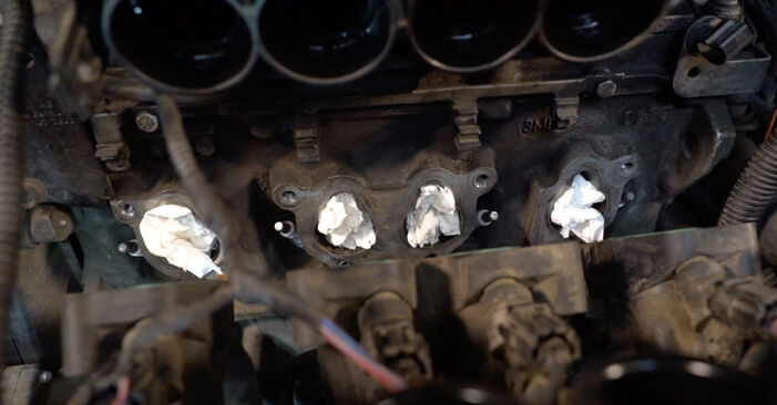 Replacing Spark Plug on Renault 19 Chamade l53 1988 1.9 D by yourself