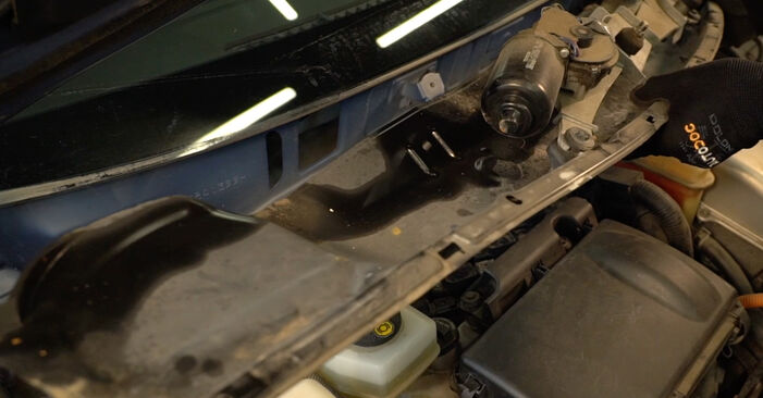 Hvordan skifte Tennplugger på TOYOTA PRIUS sedan (NHW11_) 2000: Last ned PDF- og videoveiledninger