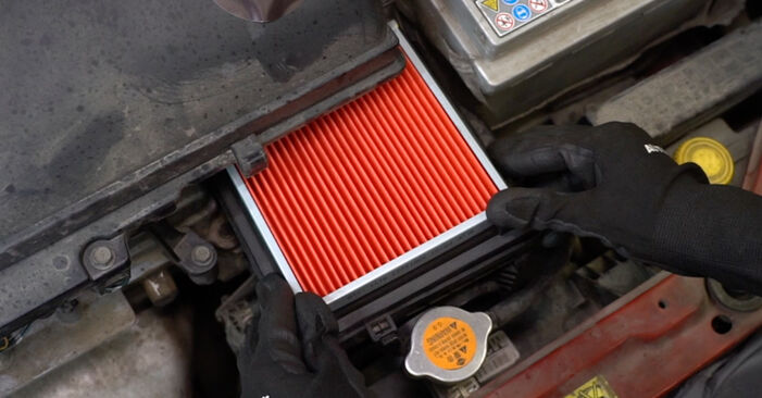 How hard is it to do yourself: Air Filter replacement on Nissan Micra K11 1.0 i 16V 1998 - download illustrated guide