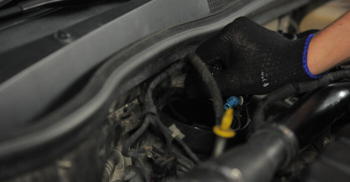 Vanskelighetsgrad: Bytte av Drivstoffilter på Astra H Hatchback 1.6 (L48) 2004 – last ned illustrert veiledning