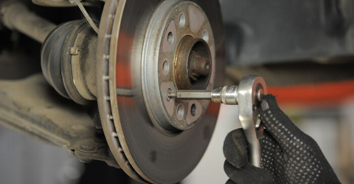 Hinweise des Automechanikers zum Wechseln von VAUXHALL Astra Mk IV (G) Coupe (T98) 1.6 16V 2002 Bremsscheiben
