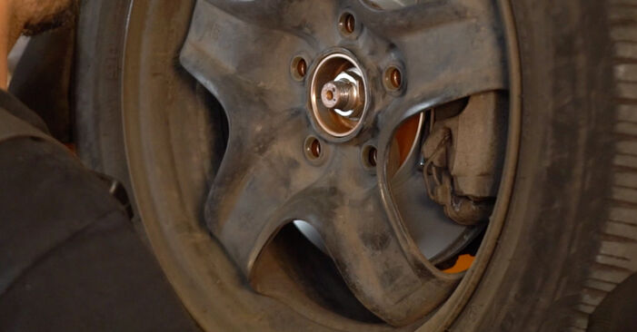Wie schmierig ist es, selber zu reparieren: Bremsbeläge beim Corsa D 1.7 CDTI (L08) 2012 wechseln – Downloaden Sie sich Bildanleitungen