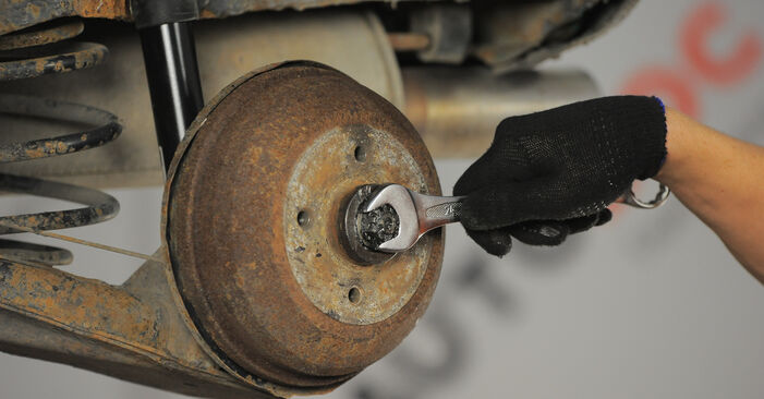 Vanskelighetsgrad: Bytte av Hjulbremsesylinder på Opel Astra F 1.4 Si (F19, M19) 1997 – last ned illustrert veiledning