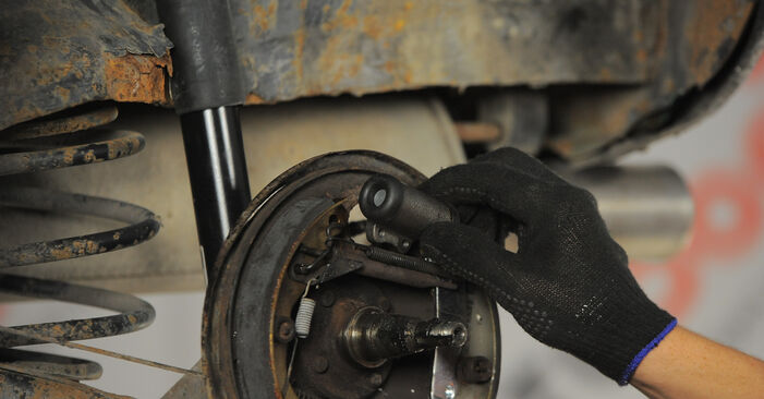 Hvordan skifte Hjulbremsesylinder på OPEL Corsa C Van (X01) 2012 – tips og triks