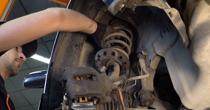 Kako zamenjati Blazilnik na VAUXHALL Corsa Mk III (D) Hatchback (S07) 2009 - nasveti in triki