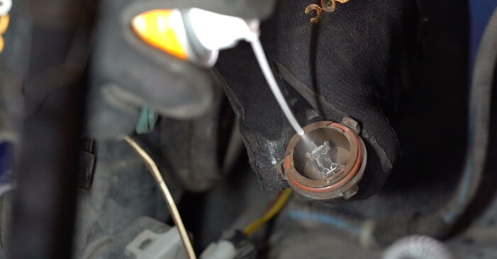VAUXHALL MOVANO 2.5 CDTI (FD) Headlight Bulb replacement: online guides and video tutorials