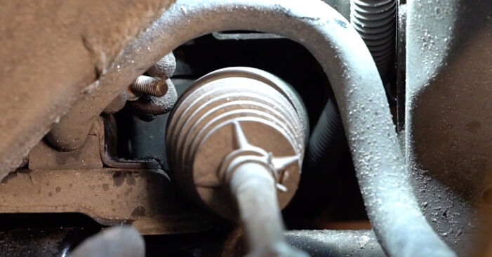 Wie schmierig ist es, selber zu reparieren: Stabigummis beim Opel Kadett E Caravan 1.3 S (C15, C35, D15, D35) 1990 wechseln – Downloaden Sie sich Bildanleitungen