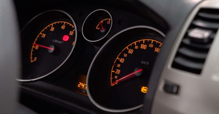Kā nomainīt VAUXHALL Astra Mk VI (J) (P10) Hatchback 1.6 2010 Aizdedzes svece - pakāpeniskās rokasgrāmatas un video ceļveži