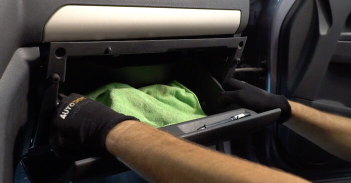Hvordan skifte Kupefilter på VAUXHALL Insignia Mk I (A) Hatchback (G09) 2013: Last ned PDF- og videoveiledninger