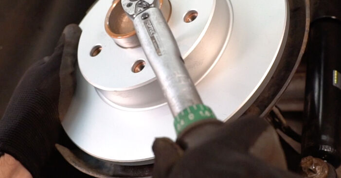 Wie schmierig ist es, selber zu reparieren: Bremsscheiben beim Opel Meriva B 1.7 CDTI (75) 2016 wechseln – Downloaden Sie sich Bildanleitungen