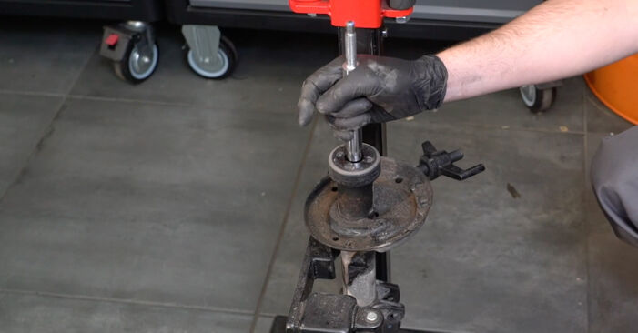 Sustitución de Amortiguadores en un VAUXHALL ASTRA Mk VI (J) Saloon 1.4 2014: manuales de taller gratuitos