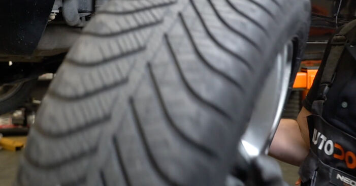 Cambie Cojinete de Rueda en un VAUXHALL Corsa Mk III (D) Hatchback (S07) 1.4 (L08) 2009 usted mismo