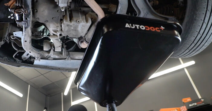 Come sostituire Filtro olio motore VAUXHALL Astra Mk IV (G) Cabrio (T98) 1.6 16V 2002 - manuali passo passo e video guide