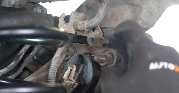 A substituição do Rolamento da Roda no VAUXHALL Astra Mk3 (F) Cabrio (T92) 1.8 16V 1998 não é mais um problema com o nosso tutorial passo a passo.