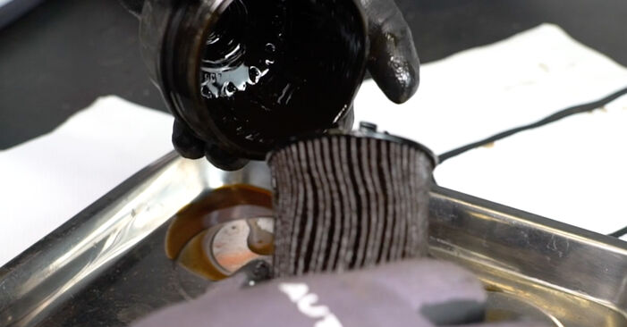 VAUXHALL ASTRA 1.7 D Oil Filter replacement: online guides and video tutorials