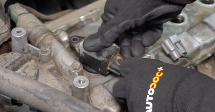 NISSAN JUKE 1.6 DIG-T NISMO RS 4x4 Spark Plug replacement: online guides and video tutorials