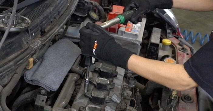 Replacing Spark Plug on Nissan Juke f15 2020 1.5 dCi by yourself