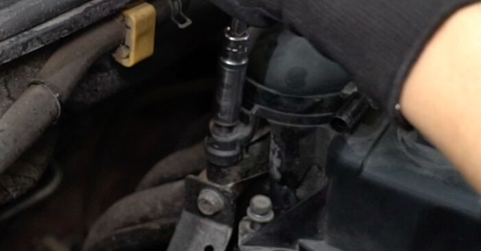 Zündkerzen Nissan Juke f15 1.2 DIG-T 2012 wechseln: Kostenlose Reparaturhandbücher