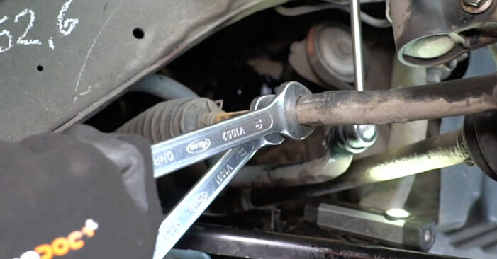 Wie kompliziert ist es, selbst zu reparieren: Spurstangenkopf am Nissan Micra K12 1.2 16V 2008 ersetzen – Laden Sie sich illustrierte Wegleitungen herunter