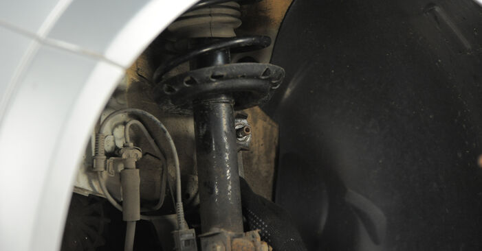 Cómo reemplazar Copelas Del Amortiguador en un VAUXHALL Astra Mk V (H) Sport Hatch (A04) 1.6 i 16V (L08) 2006 - manuales paso a paso y guías en video