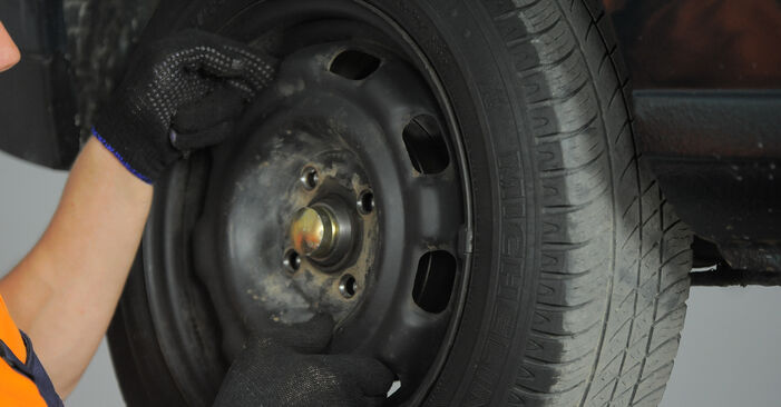 Samodzielna wymiana Szczęki hamulcowe w SEAT Ibiza Sportcoupe Furgon / liftback (6J1) 1.2 TDI 2011