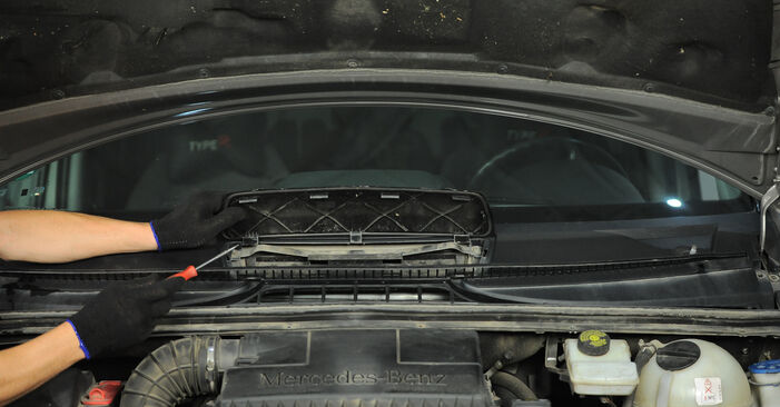 Mercedes Viano W639 CDI 3.0 (639.811, 639.813, 639.815) 2005 Schokbrekers remplaceren: kosteloze garagehandleidingen