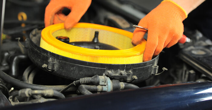Kako odstraniti VW PASSAT Zracni filter - spletna, enostavna za sledenje, navodila