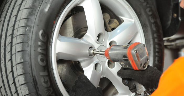 Hyundai Santa FE DM 2.2 CRDi 2014 Bremsbeläge austauschen: Unentgeltliche Reparatur-Tutorials