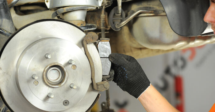 HYUNDAI H-1 2.5 TD Brake Pads replacement: online guides and video tutorials