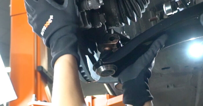 Changing Wheel Bearing on HYUNDAI ix55 3.0 V6 CRDi 2009 by yourself