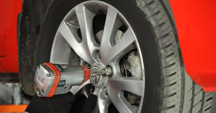 Mazda 3 BK 1.6 DI Turbo 2005 Spurstangenkopf wechseln: Kostenfreie Reparaturwegleitungen