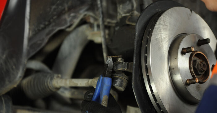 Wie schmierig ist es, selber zu reparieren: Spurstangenkopf beim Mazda 3 BL 2.0 MZR (BLEFW) 2014 wechseln – Downloaden Sie sich Bildanleitungen