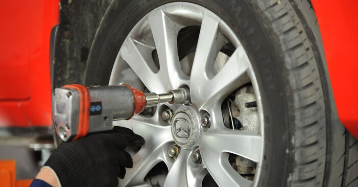 Sostituzione Testina dello Sterzo Mazda 5 cw 1.8 MZR 2012: manuali dell'autofficina