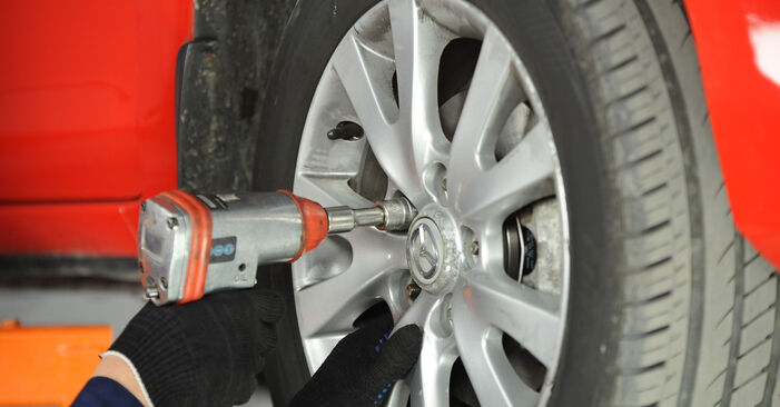 Mazda 3 BK 1.6 DI Turbo 2005 Stoßdämpfer wechseln: Kostenfreie Reparaturwegleitungen
