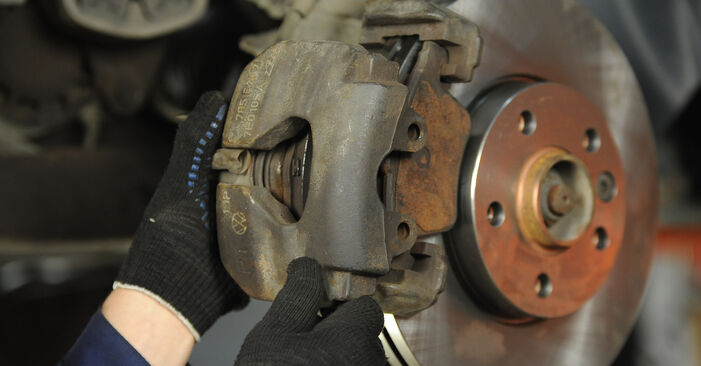 Hvor lang tid tager en udskiftning: Bremseklodser på VW CALIFORNIA - informativ PDF-manual