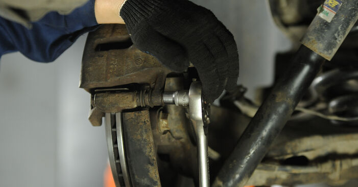Tauschen Sie Bremsbeläge beim AUDI A8 (4H2, 4H8, 4HC, 4HL) 4.2 FSI quattro 2012 selbst aus