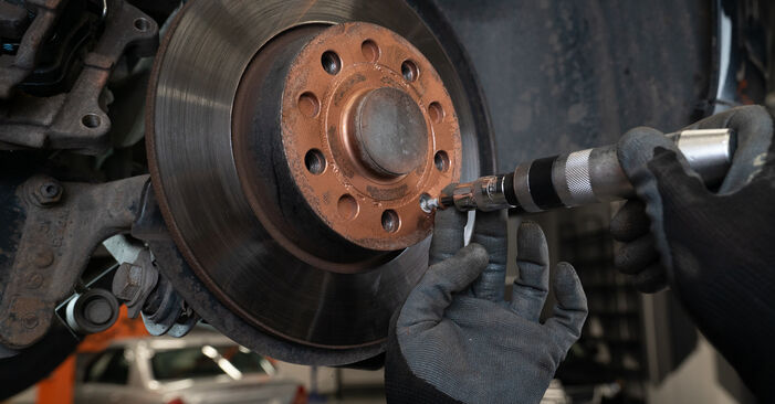 Hvor lang tid tager en udskiftning: Bremseskiver på VW T-ROC - informativ PDF-manual