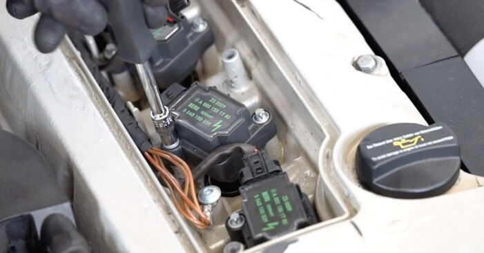 Samodzielna wymiana Cewka zapłonowa w MERCEDES-BENZ CLK Cabrio (A208) CLK 200 Kompressor (208.444) 2001